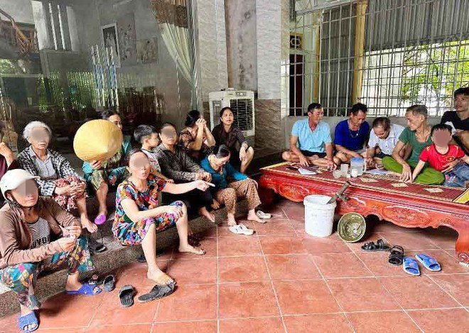 Phan Thiết: Mang quan tài, vàng mã đến nhà chủ hụi đòi nợ, 18 người bị khởi tố - Hình 5