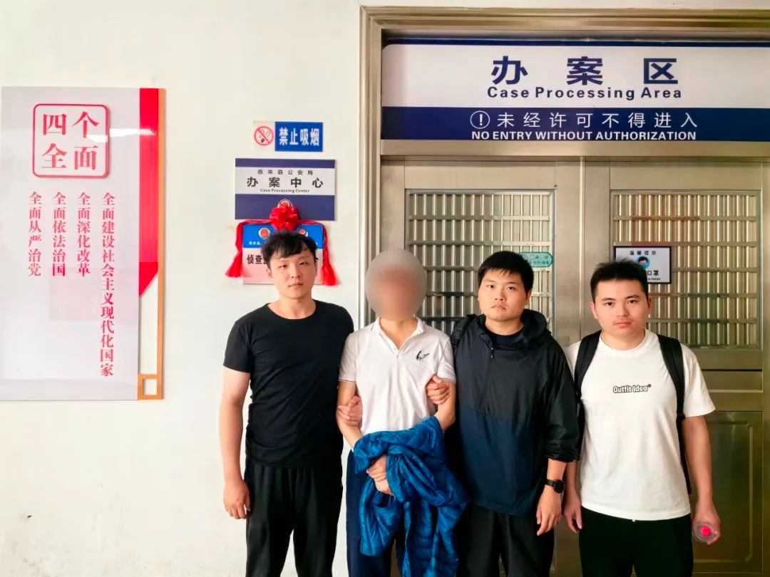 Trụ trì đang ngủ bị cảnh sát ập vào bắt, hóa ra là tội phạm trốn truy nã 23 năm - Hình 5