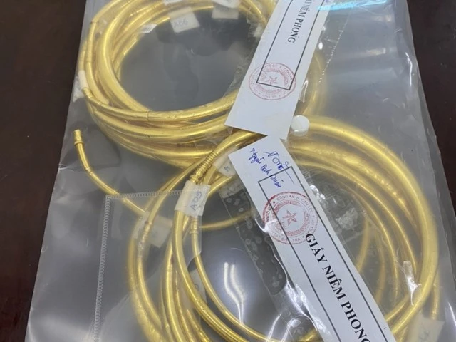 Hà Tĩnh: Rúng động 6 giây gây án của kẻ cướp tiệm vàng, nghi can khai gì? - Hình 4
