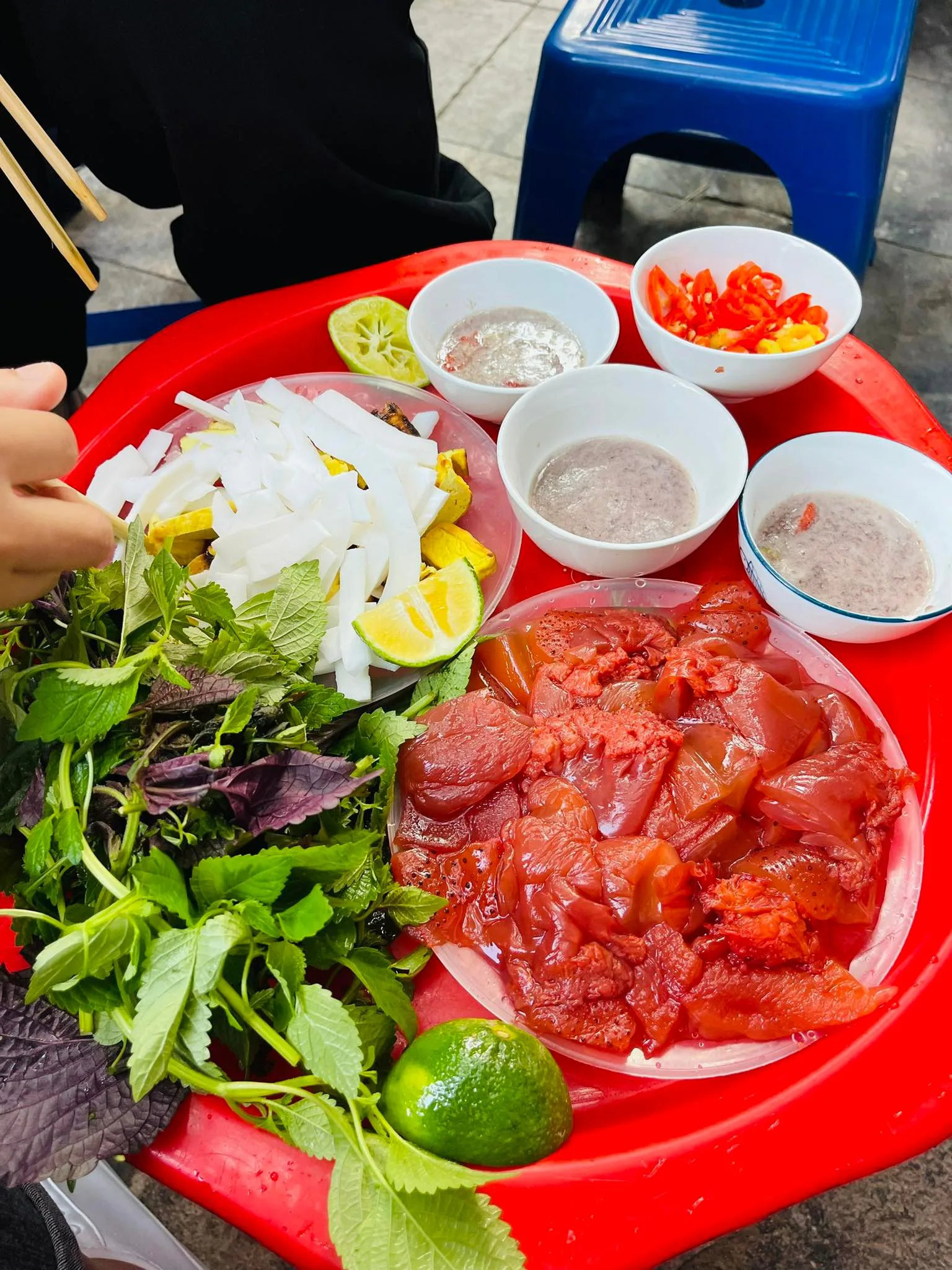 Hà Nội chao đảo vì món ăn mỗi năm xuất hiện 1 lần, khách xếp hàng dài cổ - Hình 2