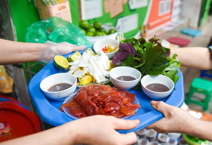 Hà Nội chao đảo vì món ăn mỗi năm xuất hiện 1 lần, khách xếp hàng dài cổ - Hình 4