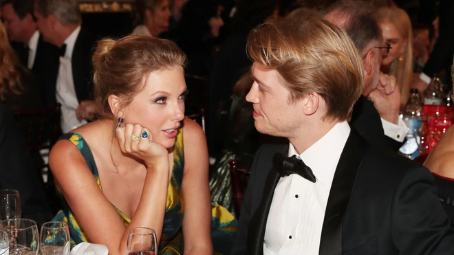 Taylor Swift vào trại tâm thần, viết 72 lá thư cho tình cũ, gọi ai đó là chồng - Hình 6