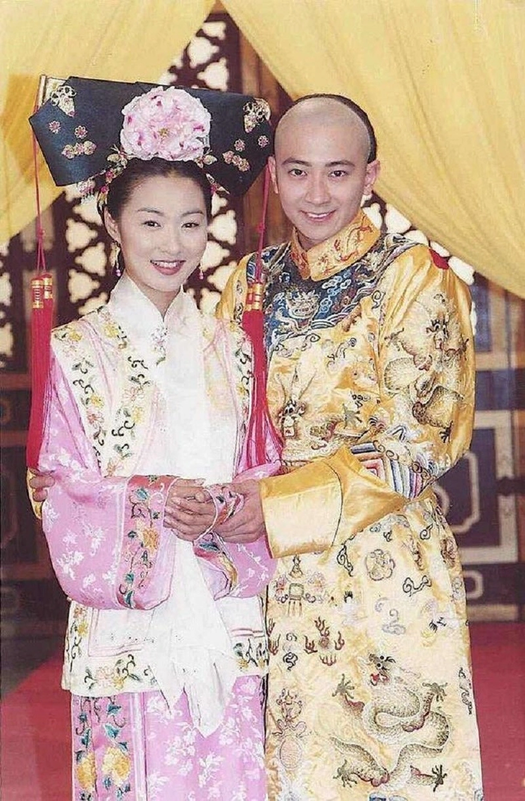 Trịnh Gia Du: Tự tin ăn đứt Triệu Vy, giờ lụi tàn, phải livestream bán hàng - Hình 2