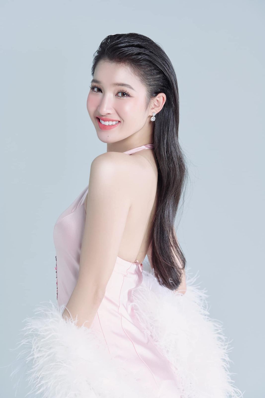Phương Nhi né tránh tương tác các nàng hậu, cực thân thiết Doãn Hải My - Hình 7