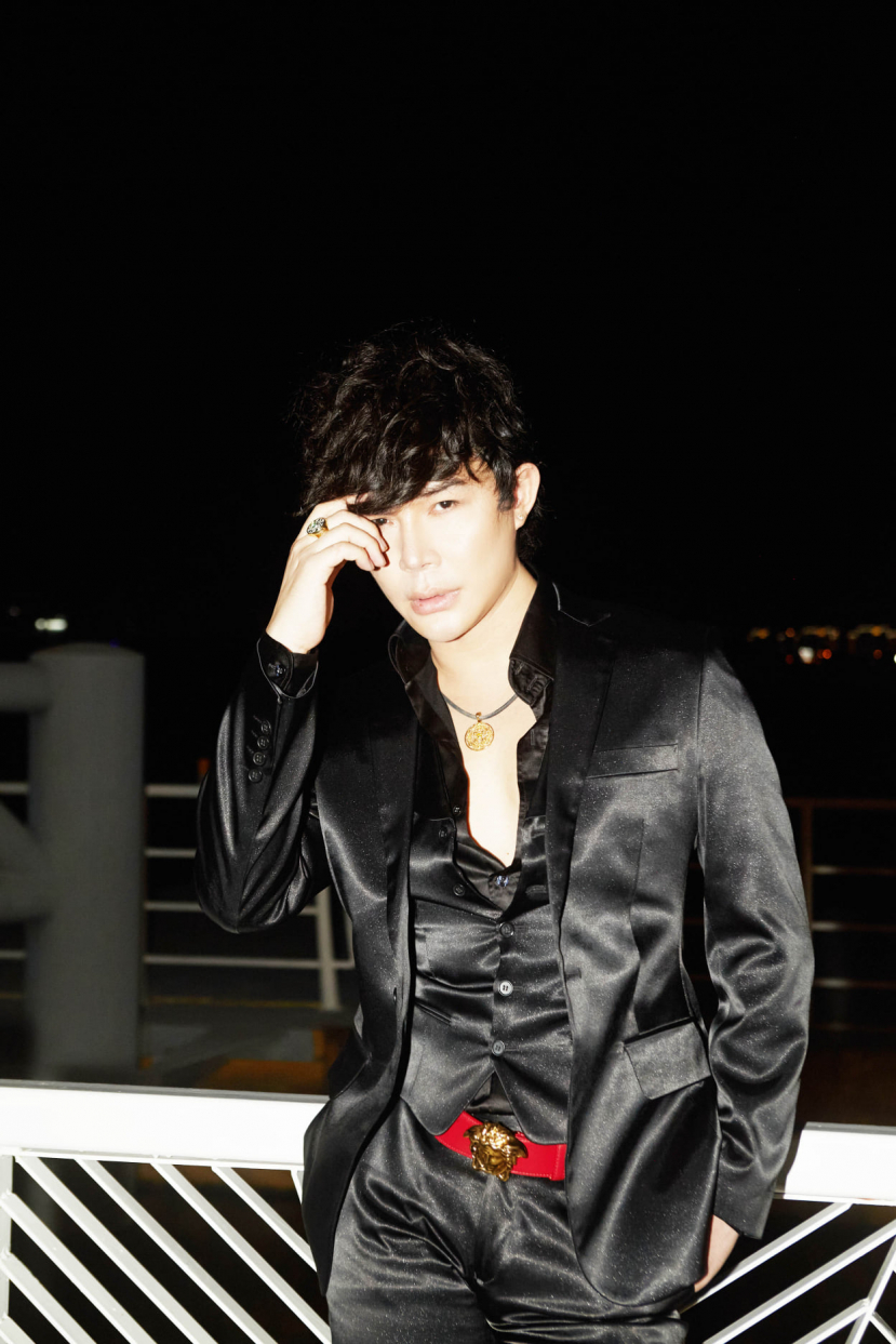 Nathan Lee trở lại để dẹp loạn showbiz, còn thông báo chuyện cưới vợ sinh con - Hình 1