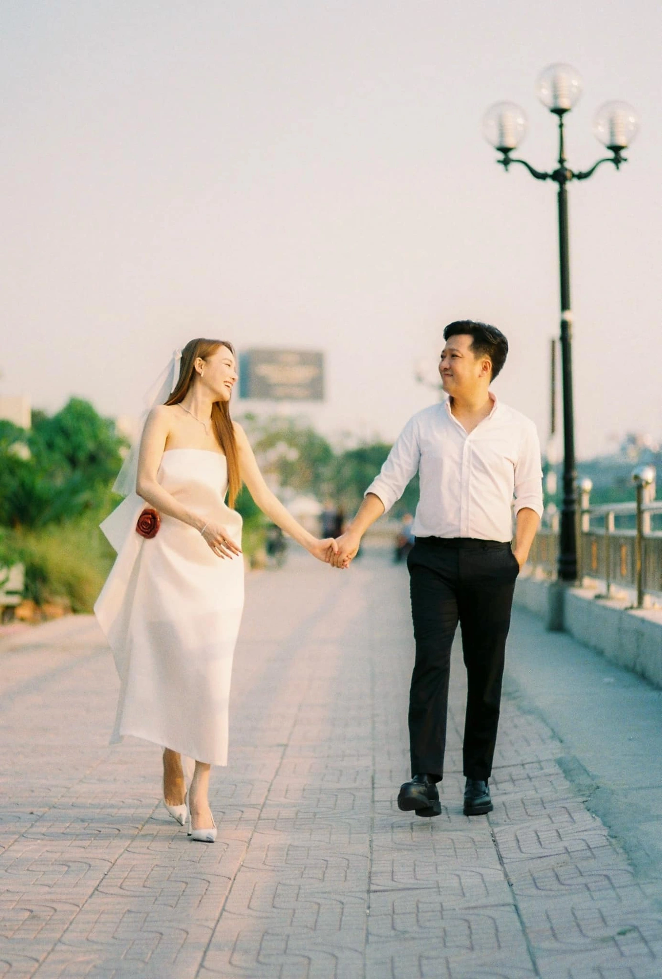 Nhã Phương cưới Trường Giang sướng như tiên, ở biệt thự 70 tỷ, phủ phê tài sản - Hình 1