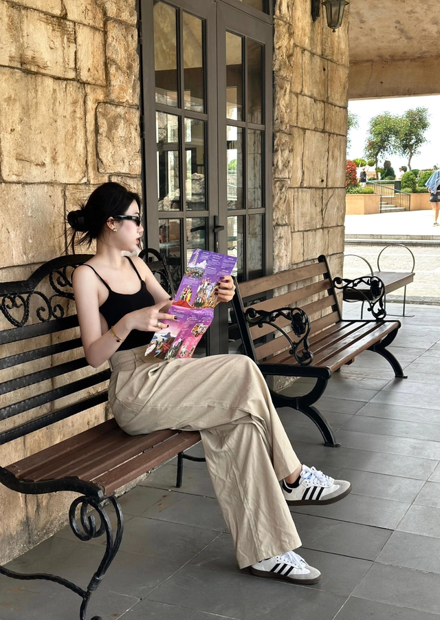 Em gái Văn Toàn ở biệt thự, du lịch sang chảnh, vừa đăng hình đã làm CĐM lụi tim - Hình 3