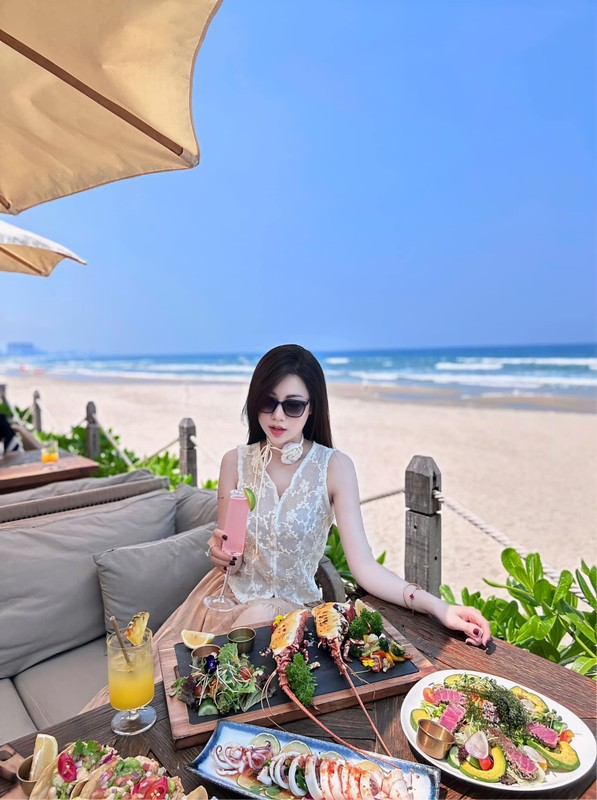 Em gái Văn Toàn ở biệt thự, du lịch sang chảnh, vừa đăng hình đã làm CĐM lụi tim - Hình 6