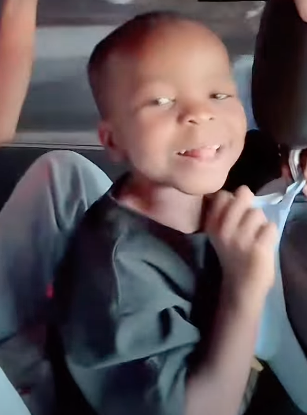 Lôi Con đổ bộ cố đô Huế, nói tiếng Huế siêu hài, lanh lợi dẫn đường cả đoàn - Hình 4