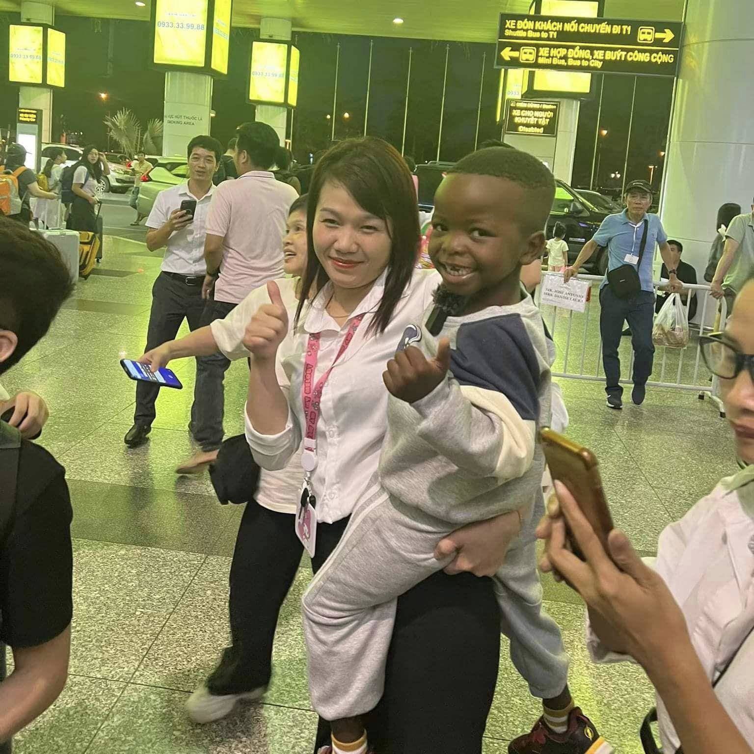 Lôi Con được fan gửi tâm thư, bênh Quang Linh, qua Việt Nam vài ngày đã sóng gió - Hình 5