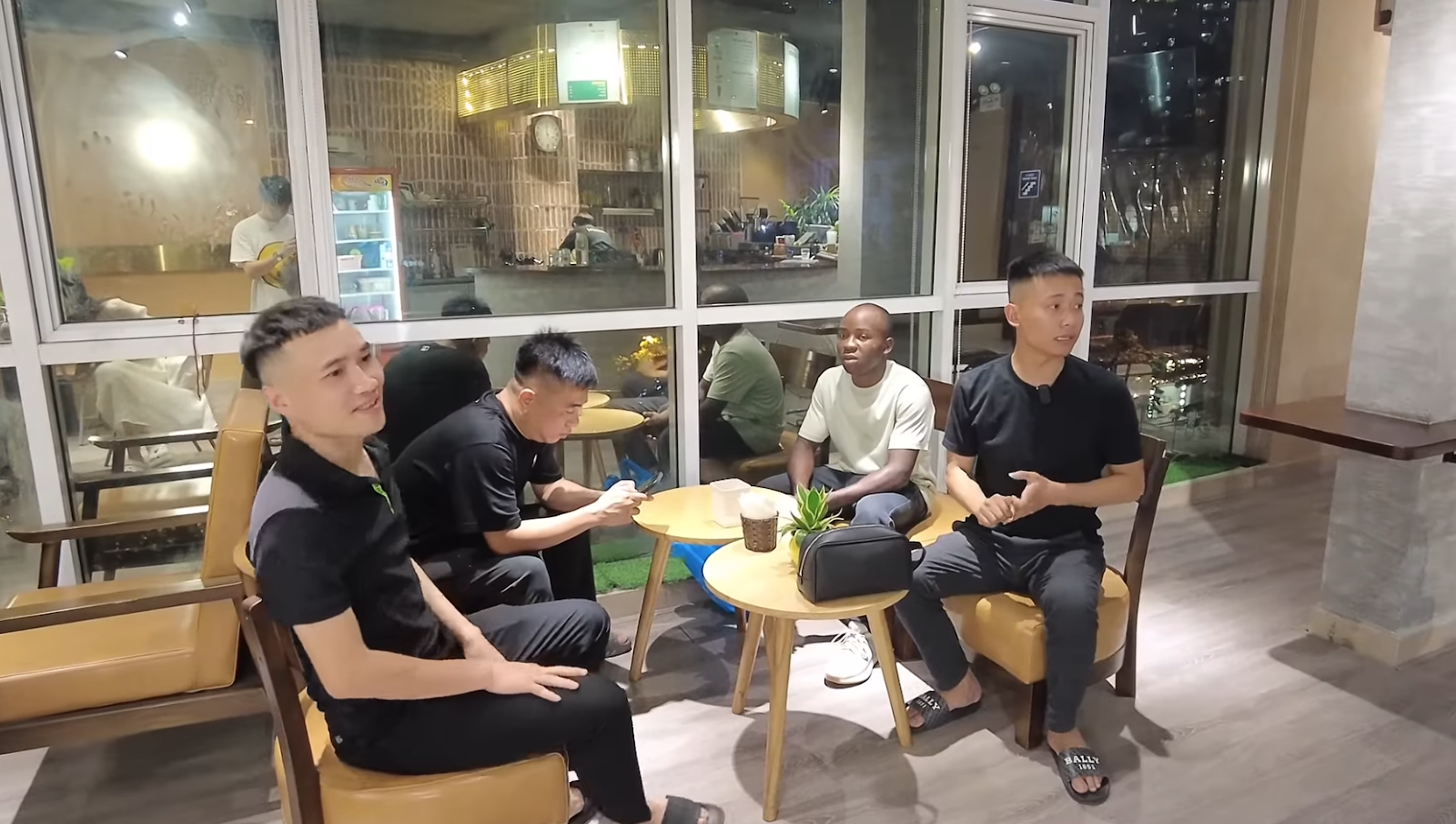 Quang Linh - Lôi Con đi thăm Quang Dũng Vlog, hé lộ sức khỏe của đồng nghiệp - Hình 5