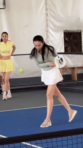 Hoa hậu Thuỳ Tiên cùng hội bạn thân Hoa - Á hậu chơi lên đồ cực cuốn chơi Pickleball: Đỡ toàn trượt nhưng vẫn thắng vì thực lực - Hình 2