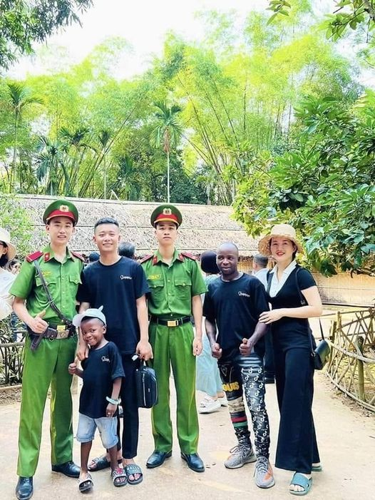 Lôi Con làm lộ chuyện bố ruột có bồ nhí, Quang Linh khoe em trai soái ca 2k3 - Hình 6