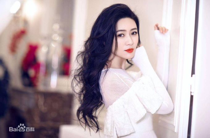 Mỹ nhân được cả showbiz kính nể vẫn trẻ đẹp sau 30 năm, g.ây s.ốc vì từ chối thừa kế 46.000 tỷ - Hình 6