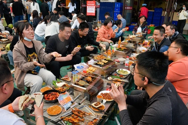 Khách hàng mua cà phê nhưng không có ống hút, bắt chủ quán quỳ xuống xin lỗi - Hình 5