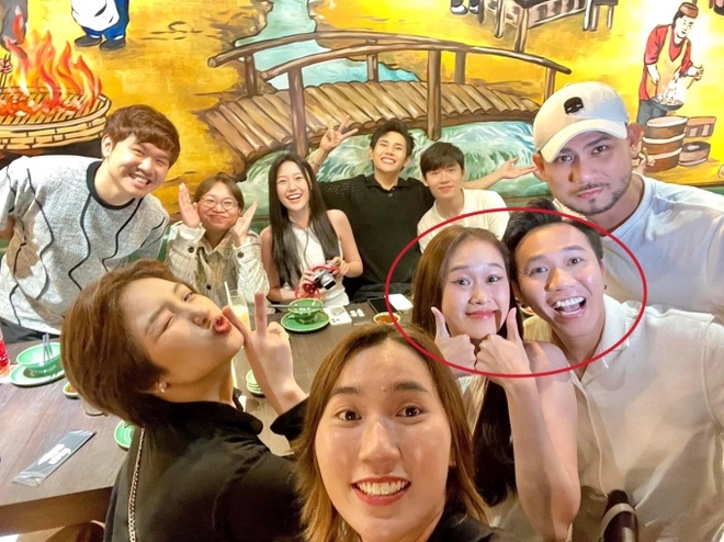 Anh Đức và vợ sắp cưới: Công khai sánh đôi ở sự kiện, giữ nguyên tắc đặc biệt trên MXH - Hình 9