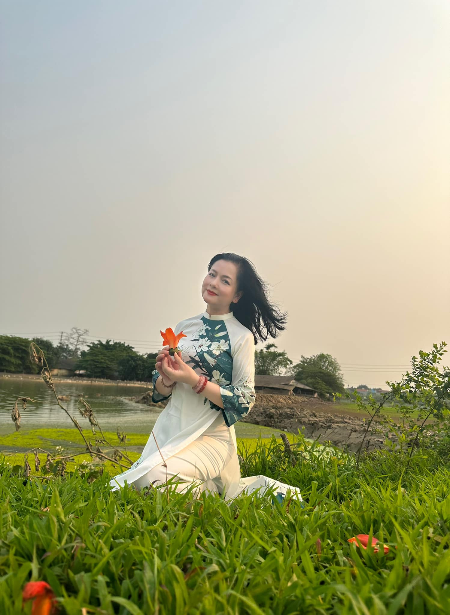 B Trần và Quỳnh Kool tay trong tay, Đan Trường đưa con trai du lịch Trung Quốc - Hình 5