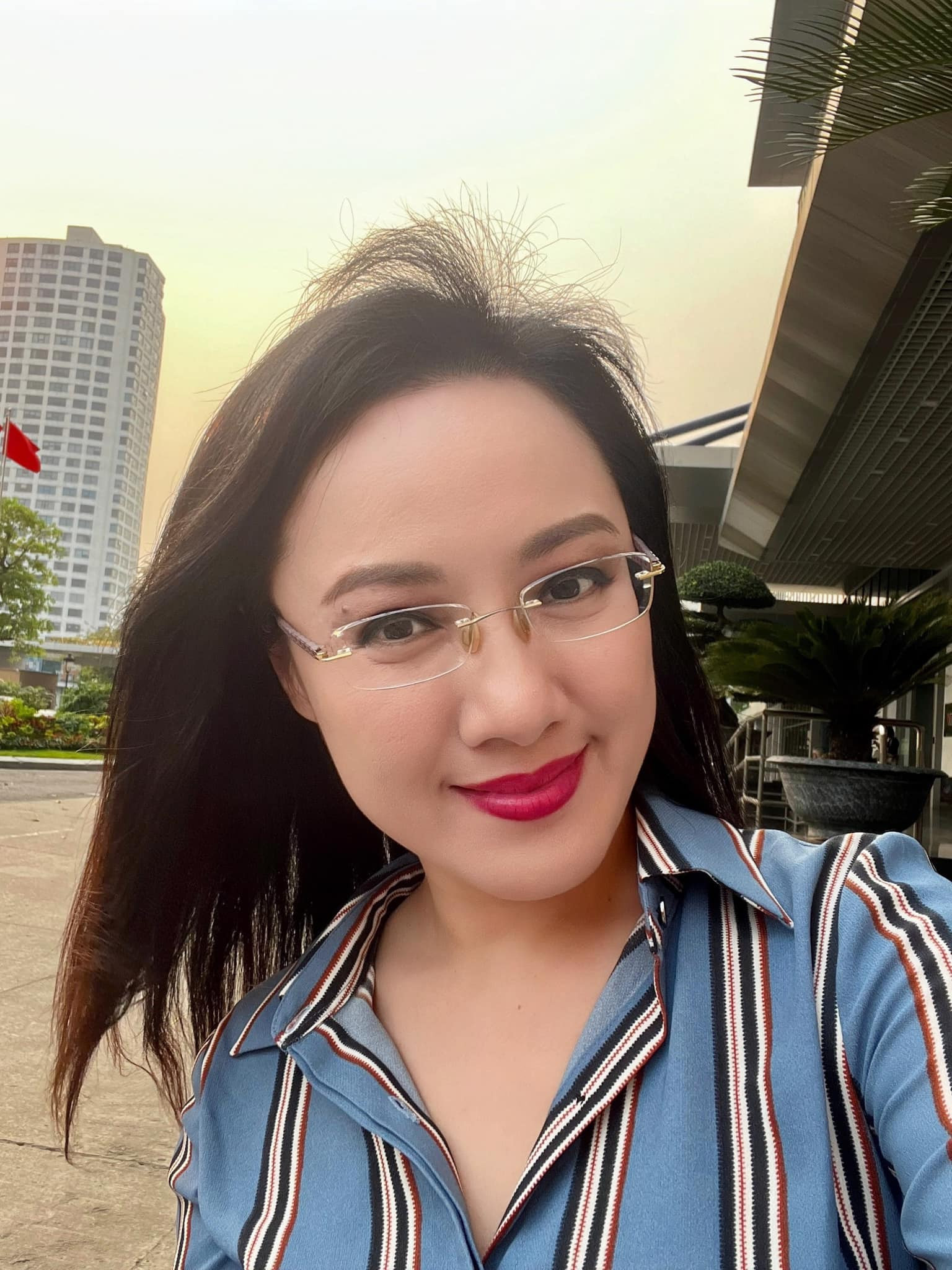 B Trần và Quỳnh Kool tay trong tay, Đan Trường đưa con trai du lịch Trung Quốc - Hình 9