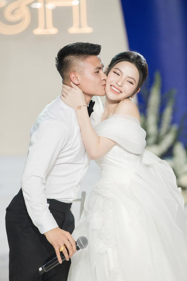 Clip vợ Quang Hải nhậu nhẹt trước lúc đám cưới, không biết nấu, để chồng phục vụ - Hình 9