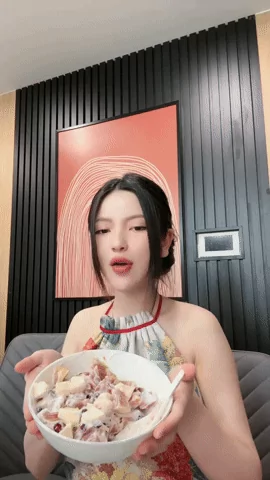 Clip vợ Quang Hải nhậu nhẹt trước lúc đám cưới, không biết nấu, để chồng phục vụ - Hình 4