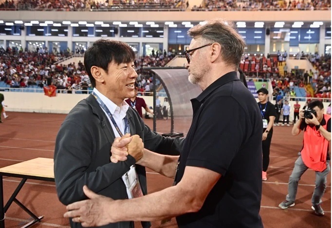 HLV Troussier phải rời đội tuyển Việt Nam: Shin Tae Yong không vui - Hình 1