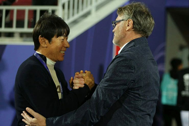 HLV Troussier phải rời đội tuyển Việt Nam: Shin Tae Yong không vui - Hình 3