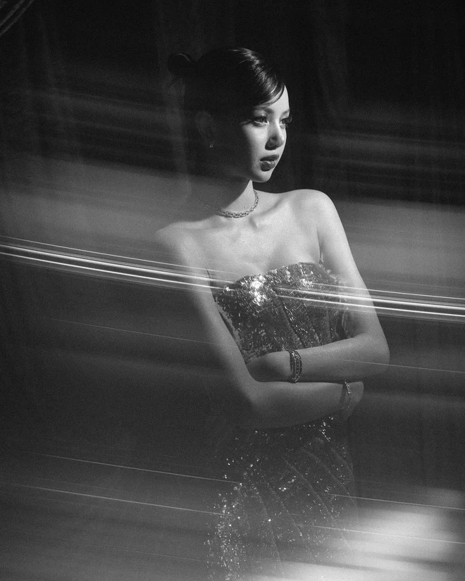 Lisa ra dáng dâu gia tộc tỷ phú, giàu lóa mắt, sở hữu 1 thứ của giới siêu giàu - Hình 7