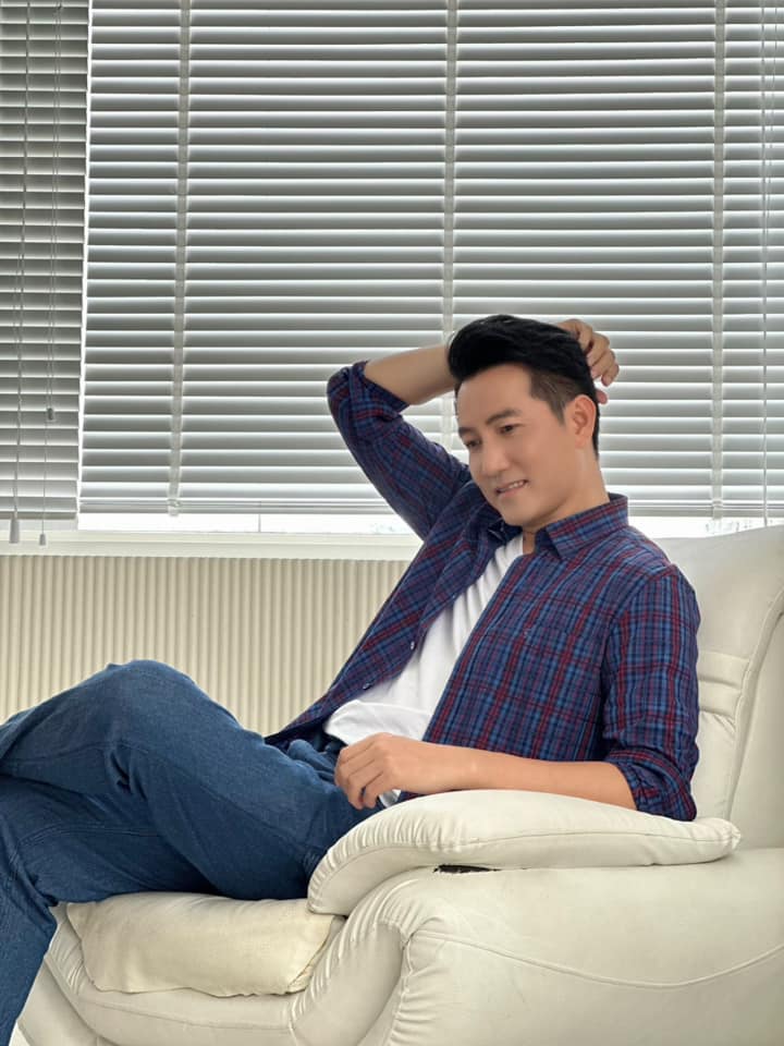 Nam thần đại gia ngầm của showbiz Việt: Sở hữu nhà vườn rộng hơn 3000 m2, tuổi 46 vẫn độc thân đắt giá - Hình 2