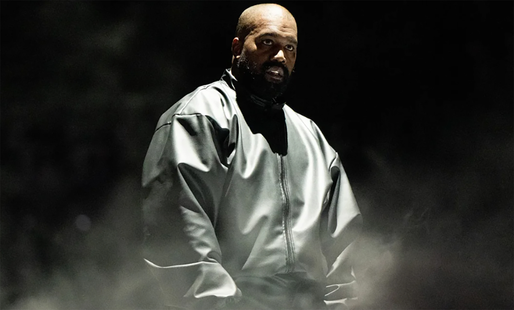 Rapper Kanye West bị tố cáo phân biệt đối xử và quấy rối - Hình 1