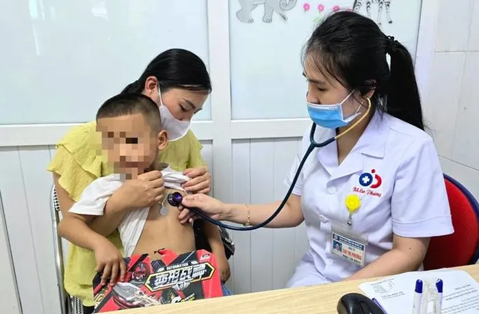 troi nang nong nhieu tre nhap vien benh da nang bac si chi cach phong tranh 7b9 7133065