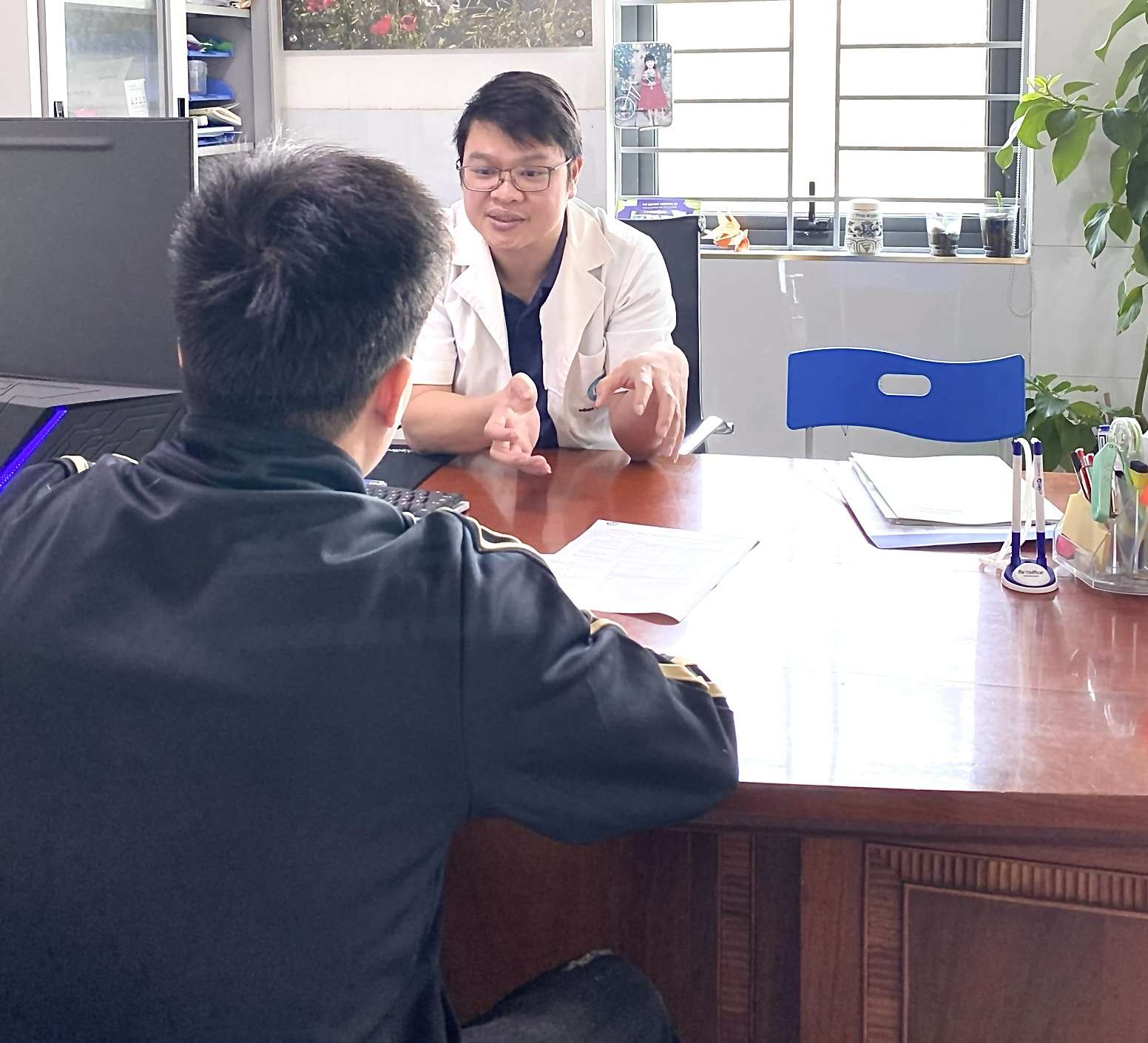 Tuổi trung niên, vì sao nhiều nam giới bỗng hưng phấn như tuổi đôi mươi? - Hình 1