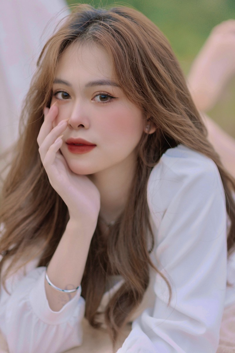 Võ Nữ Ngân Hà: Hot TikToker công khai dao kéo, có dấu hiệu phạm pháp trên MXH - Hình 1