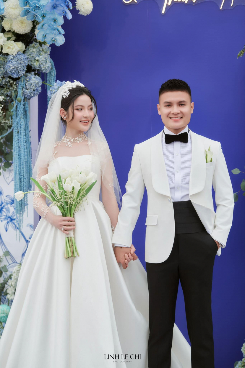 Chu Thanh Huyền rơi nước mắt trên livestream vì chuyện Quang Hải làm lúc xa nhà - Hình 1