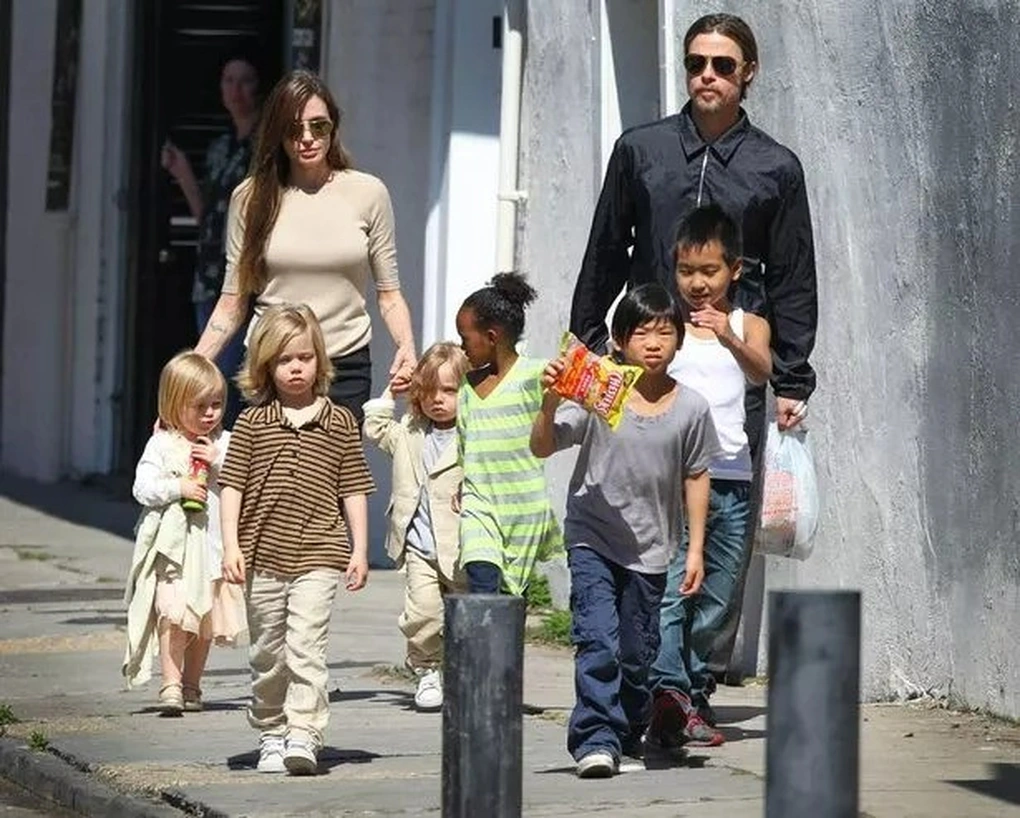 Pax Thiên bị em gái Shiloh dằn mặt vì mắng bố nuôi, Angelina Jolie khó xử - Hình 3