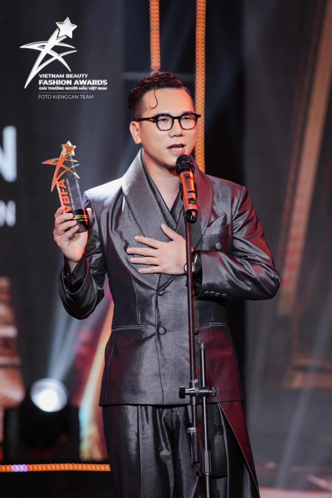 Quang Hải có ekip chụp ảnh cưới mới cực xịn, đăng đàn dằn mặt studio cũ - Hình 2