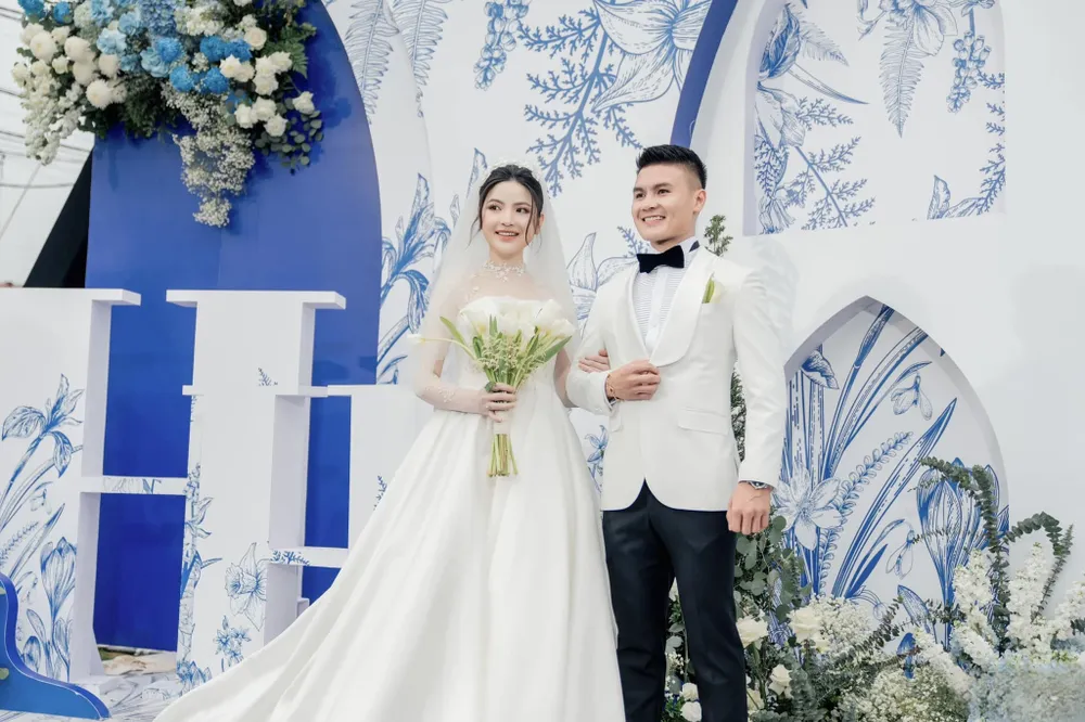 Quang Hải có ekip chụp ảnh cưới mới cực xịn, đăng đàn dằn mặt studio cũ - Hình 7