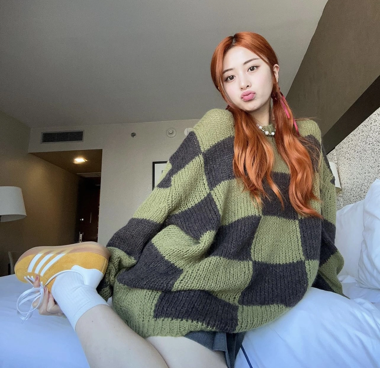 Yunjin (LE SSERAFIM): Em gái BTS quá khứ xấu banh nóc, nghi đụng chạm dao kéo - Hình 7