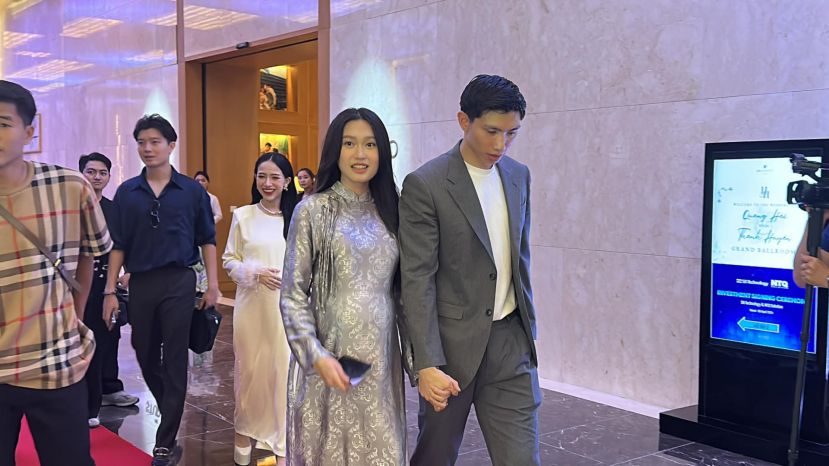 Doãn Hải My rủ đồng minh dự tiệc cưới Quang Hải, visual mẹ bầu lấn át cô dâu - Hình 3