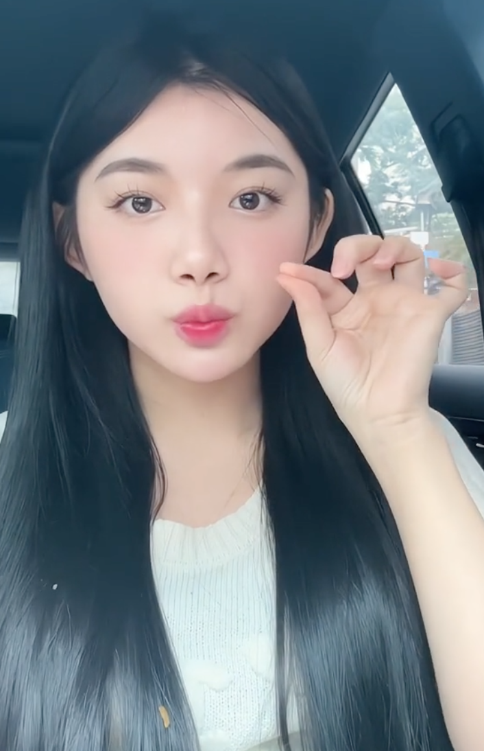 Tiên nữ mukbang Quỳnh Trương tiếp tục khịa Hina Quỳnh Như, bản sao dí tận cùng - Hình 4