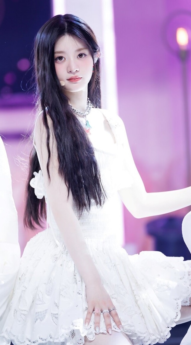 Minju: Từ thành viên hụt BABYMONSTER đến át chủ bài ILLIT, visual búp bê sống - Hình 7