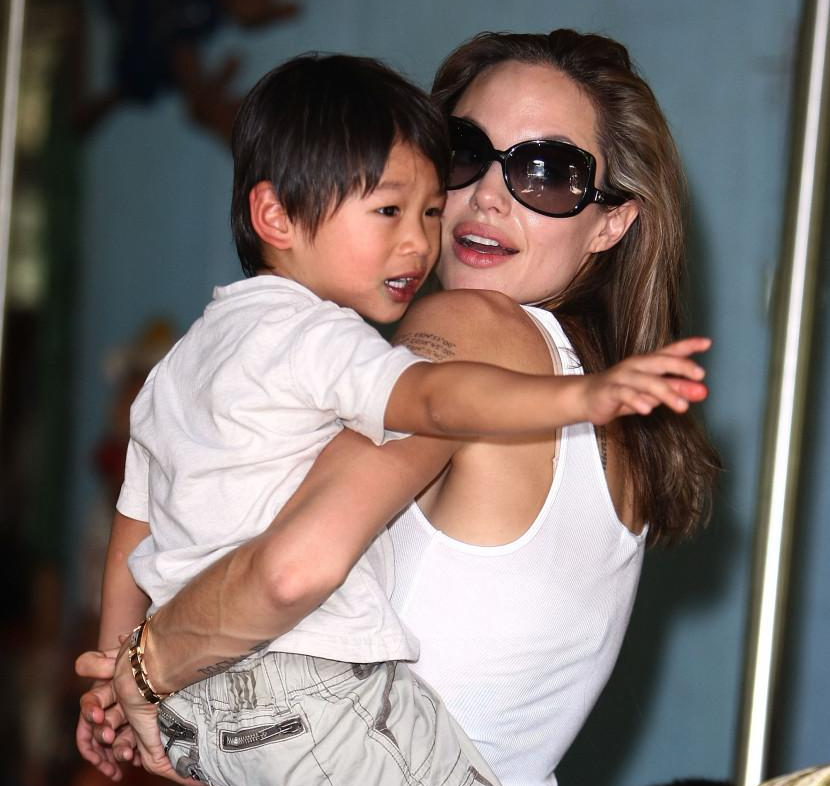 Pax Thiên xuất hiện lẻ bóng sau bất hoà với em gái Shiloh vì Brad Pitt - Hình 7