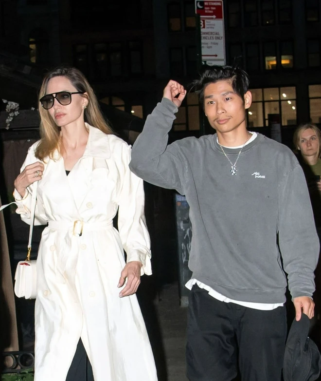 Pax Thiên xuất hiện lẻ bóng sau bất hoà với em gái Shiloh vì Brad Pitt - Hình 4