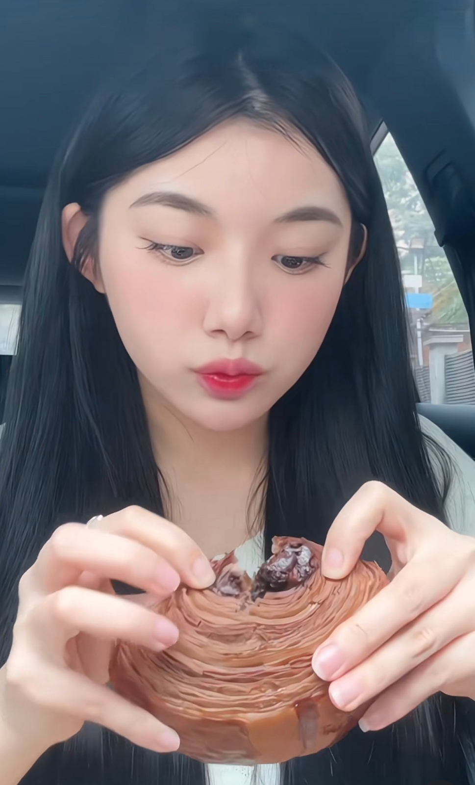 Tiên nữ Mukbang bị tố kiêu căng sau khi nổi tiếng, netizen lập tức bênh vực - Hình 3