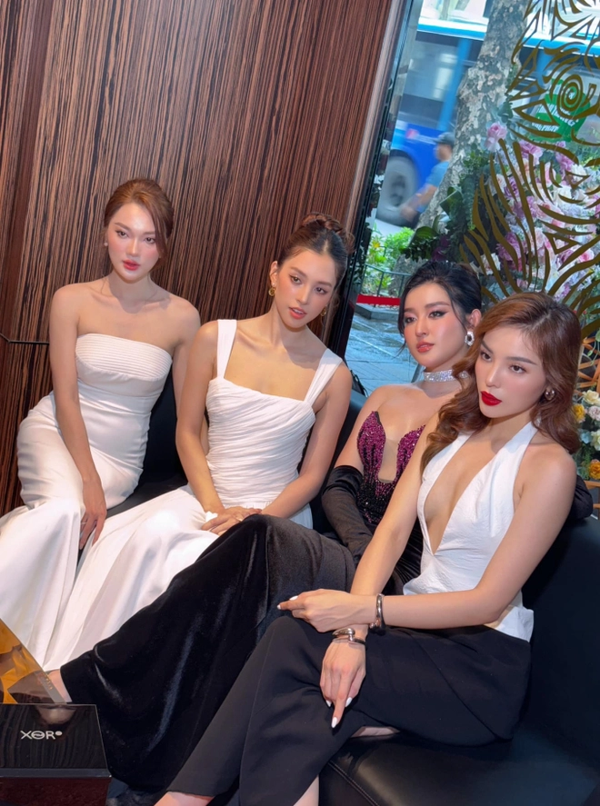 Kỳ Duyên - Huyền My tỏ thái độ khi chạm mặt sau nhiều năm dính tin đồn nghỉ chơi - Hình 1