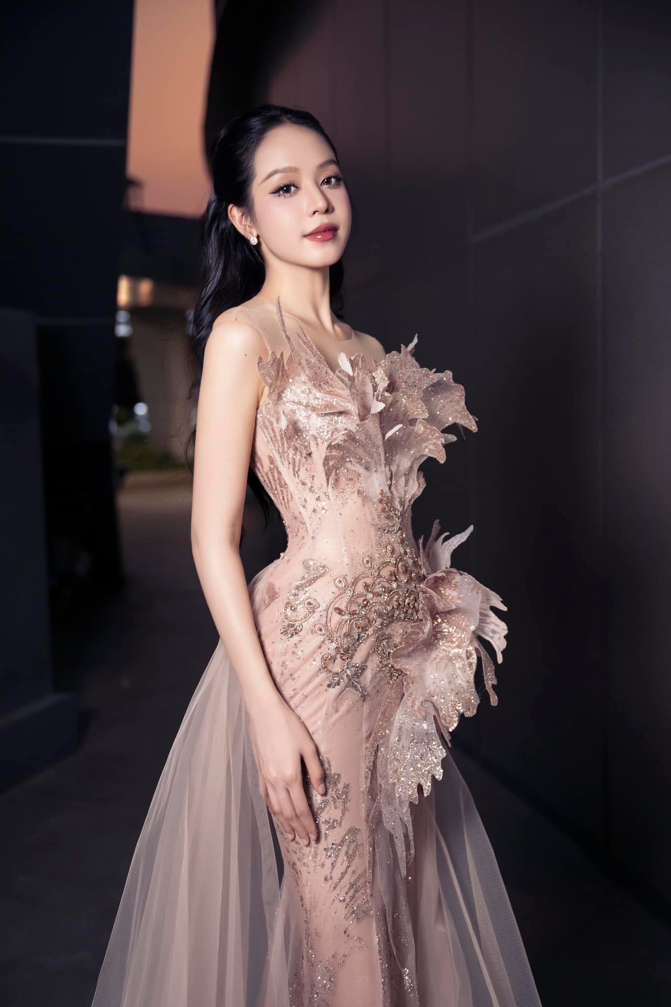 Lộ đối thủ thua xa Hoa hậu Thanh Thủy tại Miss International, VN thở phào? - Hình 9