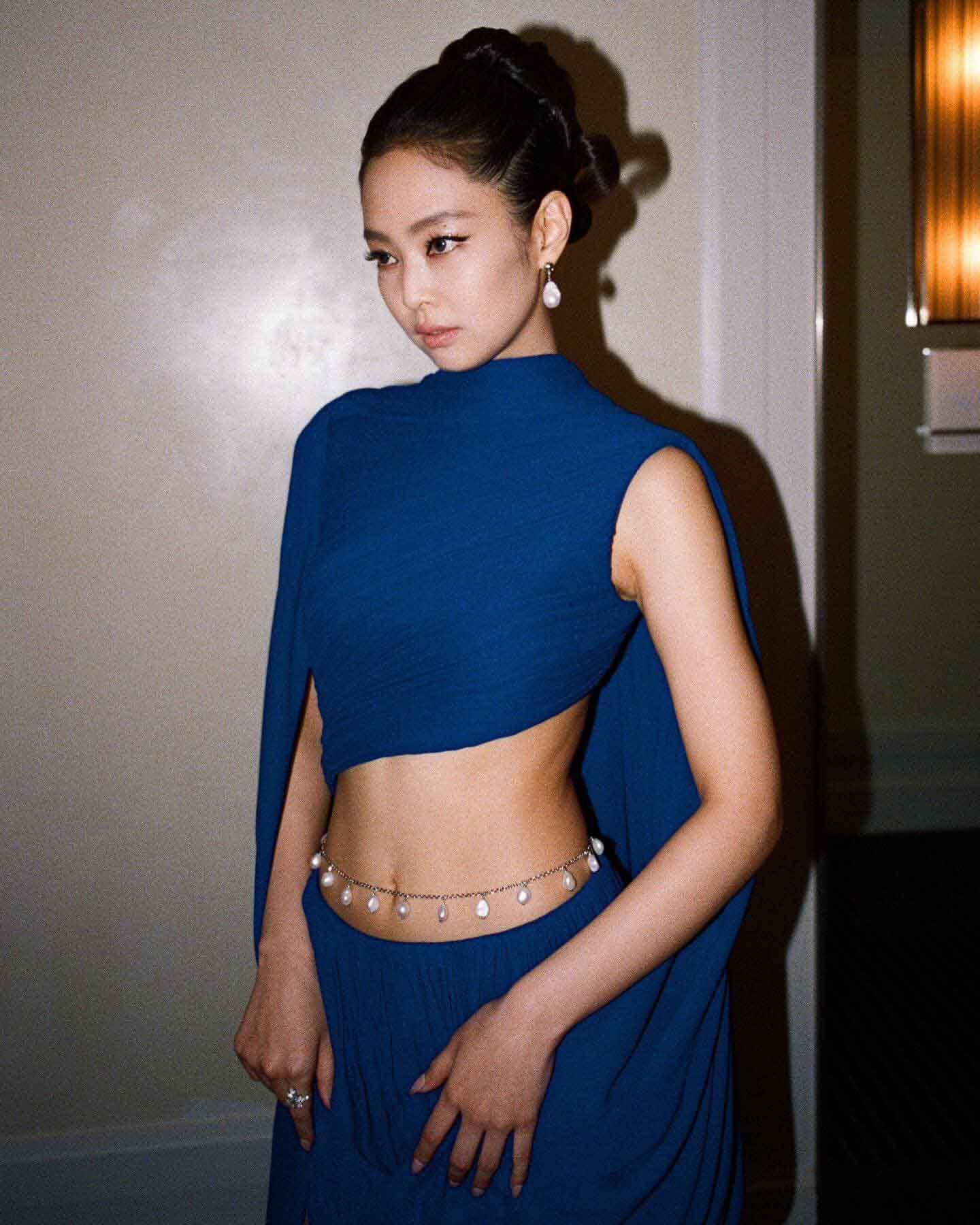 Jennie (BLACKPINK) xả ảnh hiếm tại Met Gala hậu bị chê tan nát, rục rịch solo - Hình 8