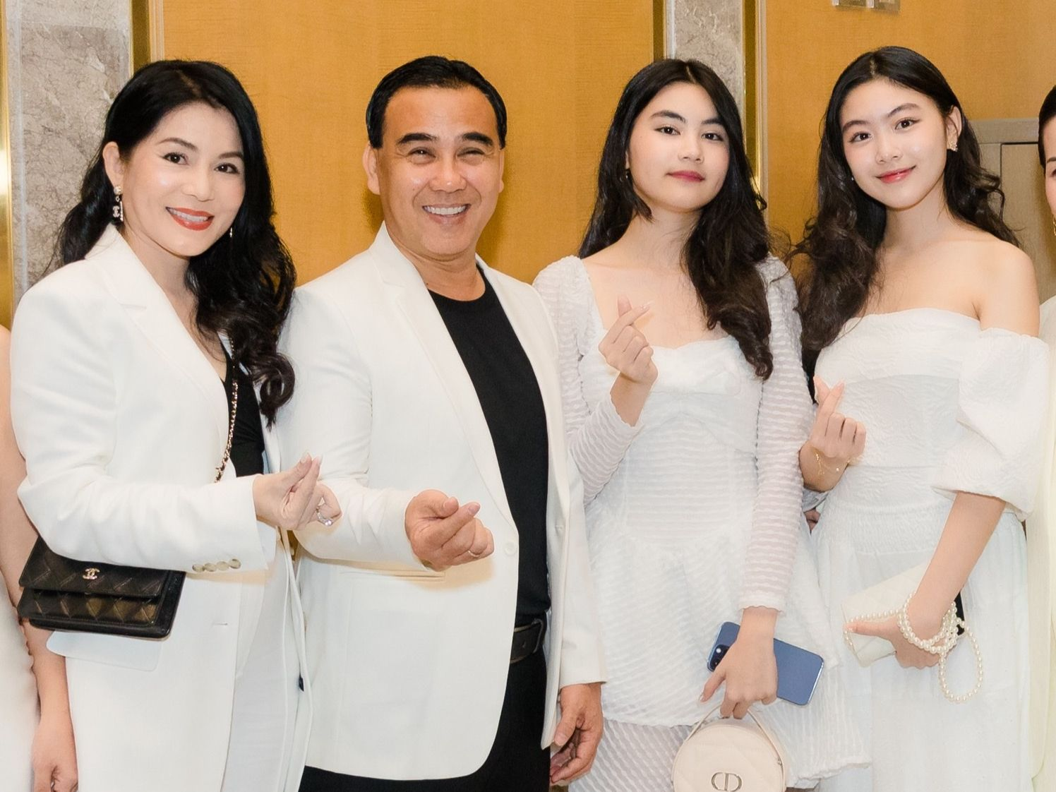 Quyền Linh chăm con khéo, nay thiếu nữ xinh như hoa hậu, mặt mộc nhìn đổ rạp - Hình 9