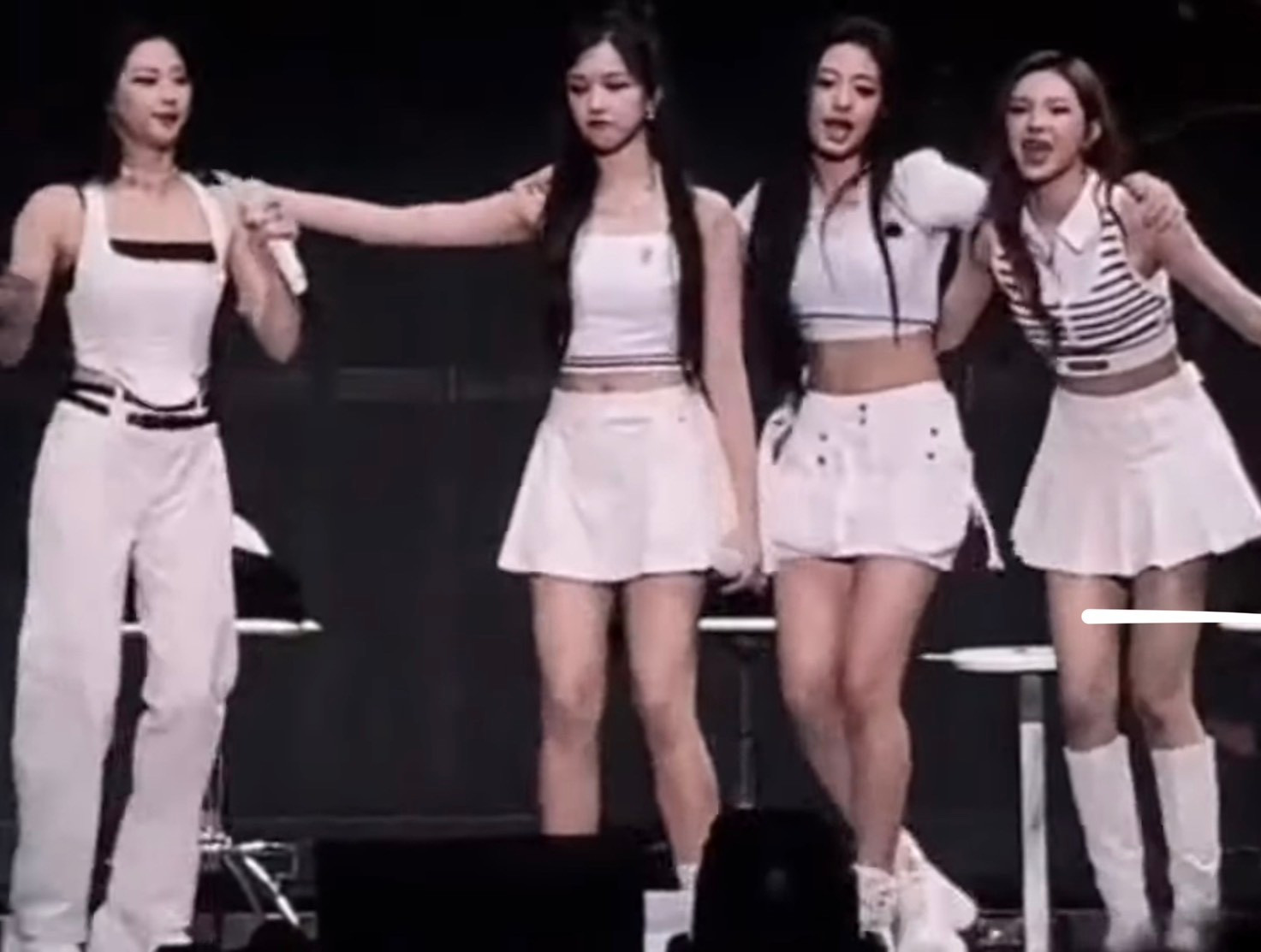 BABYMONSTER xử đẹp hit của BLACKPINK tại fanmeeting Nhật, xử lý sự cố mượt mà - Hình 5