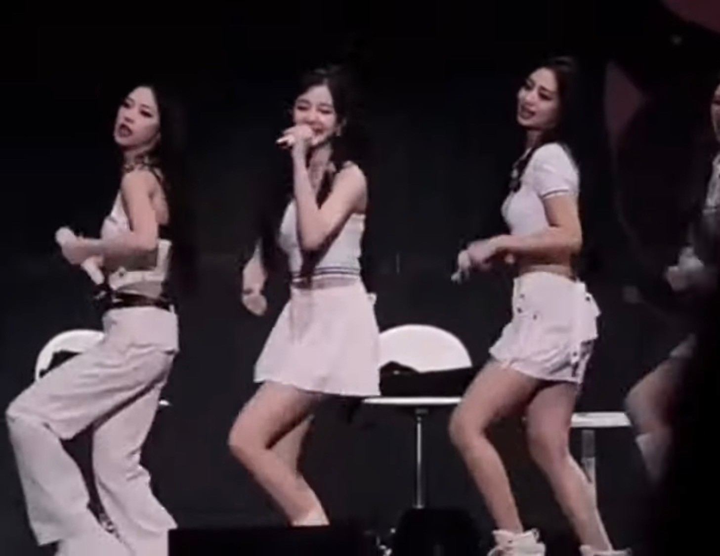 BABYMONSTER xử đẹp hit của BLACKPINK tại fanmeeting Nhật, xử lý sự cố mượt mà - Hình 4