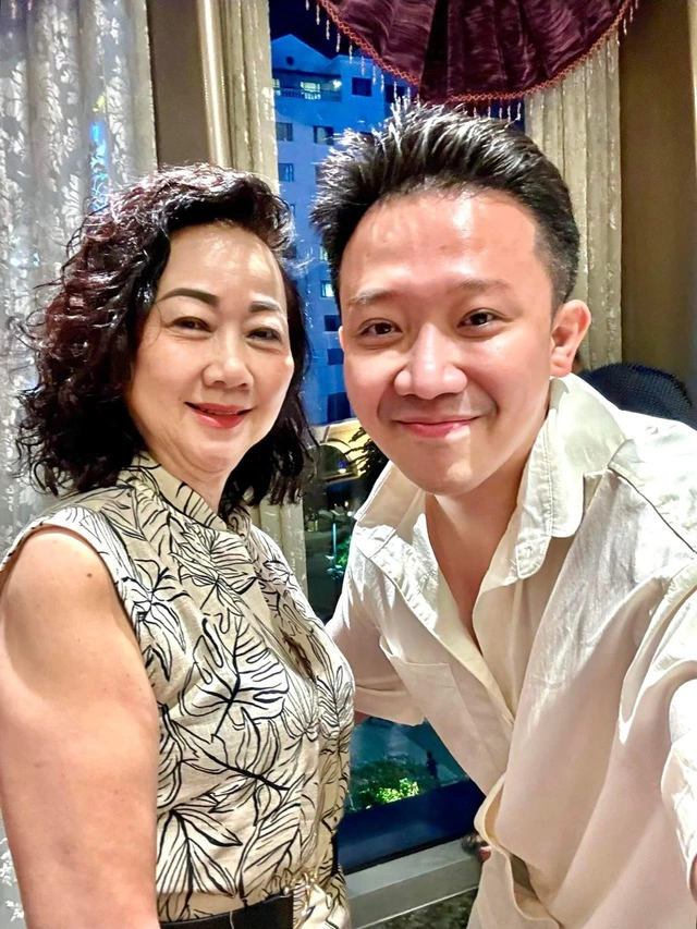 Hari Won bận việc riêng, vắng mặt trong bữa tiệc gia đình Trấn Thành - Hình 1